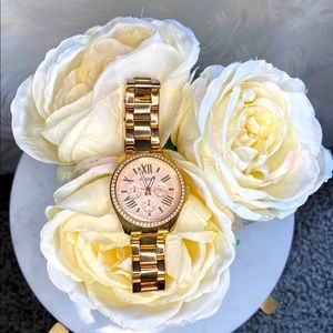 Fossil large face watch in rose gold